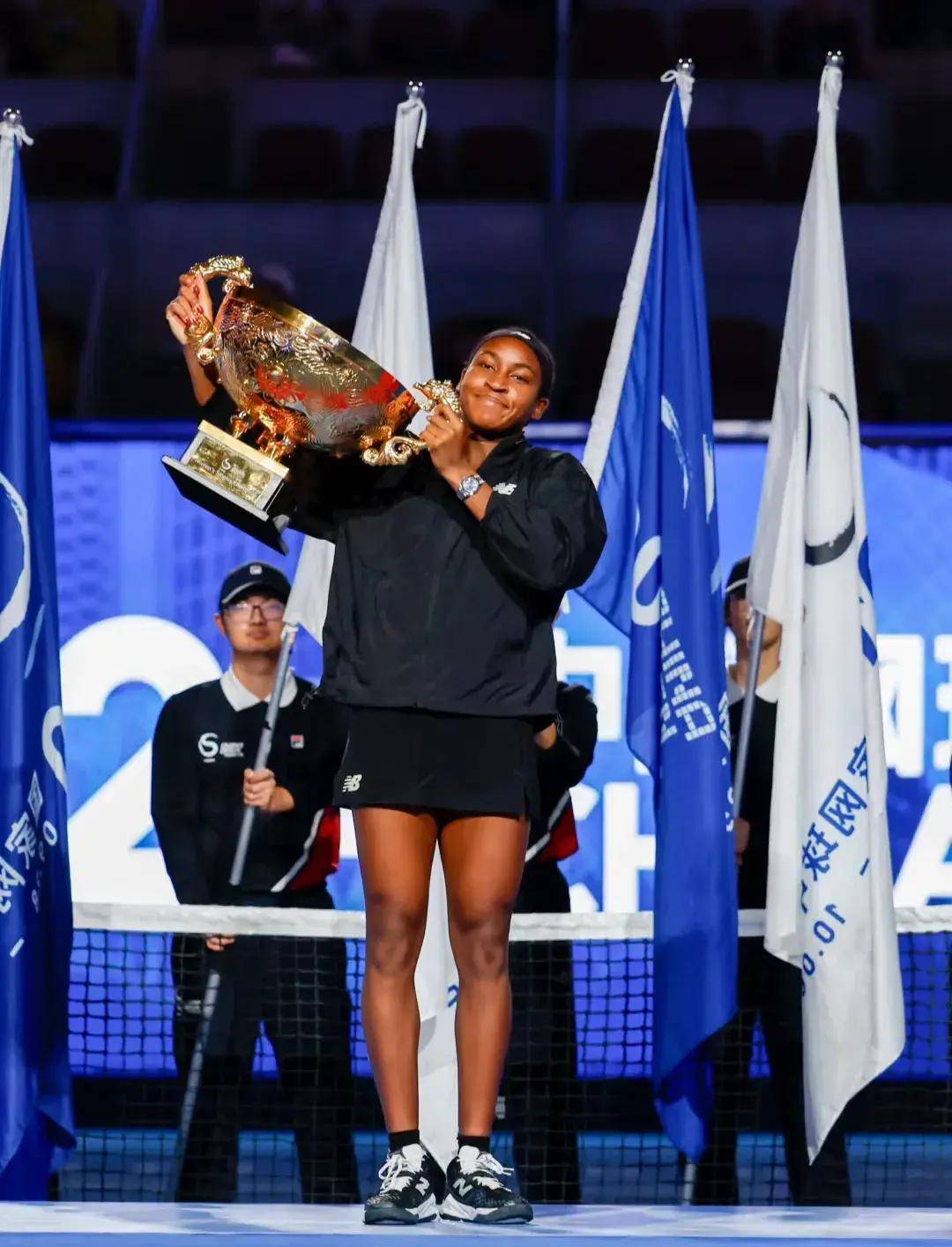 球防守中对 球防守中对